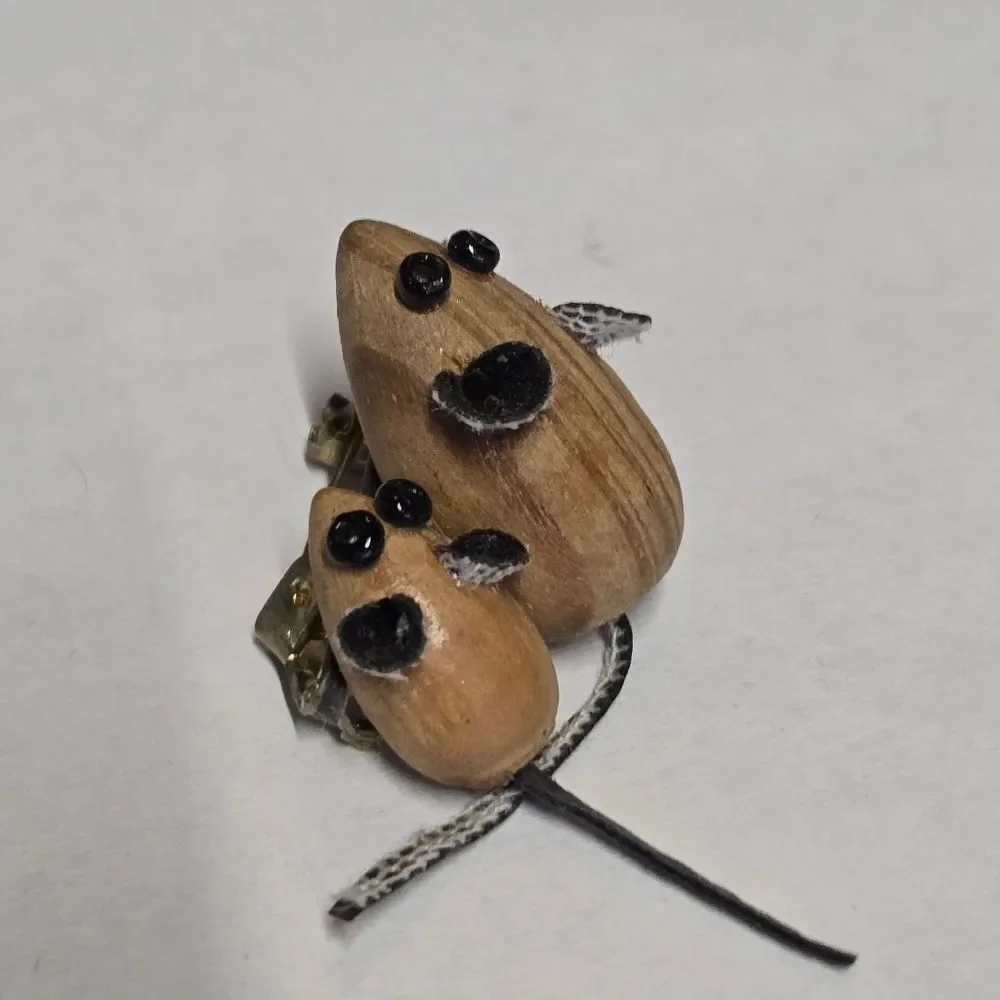Vintage ADORABLE Wooden Mouse Brooch